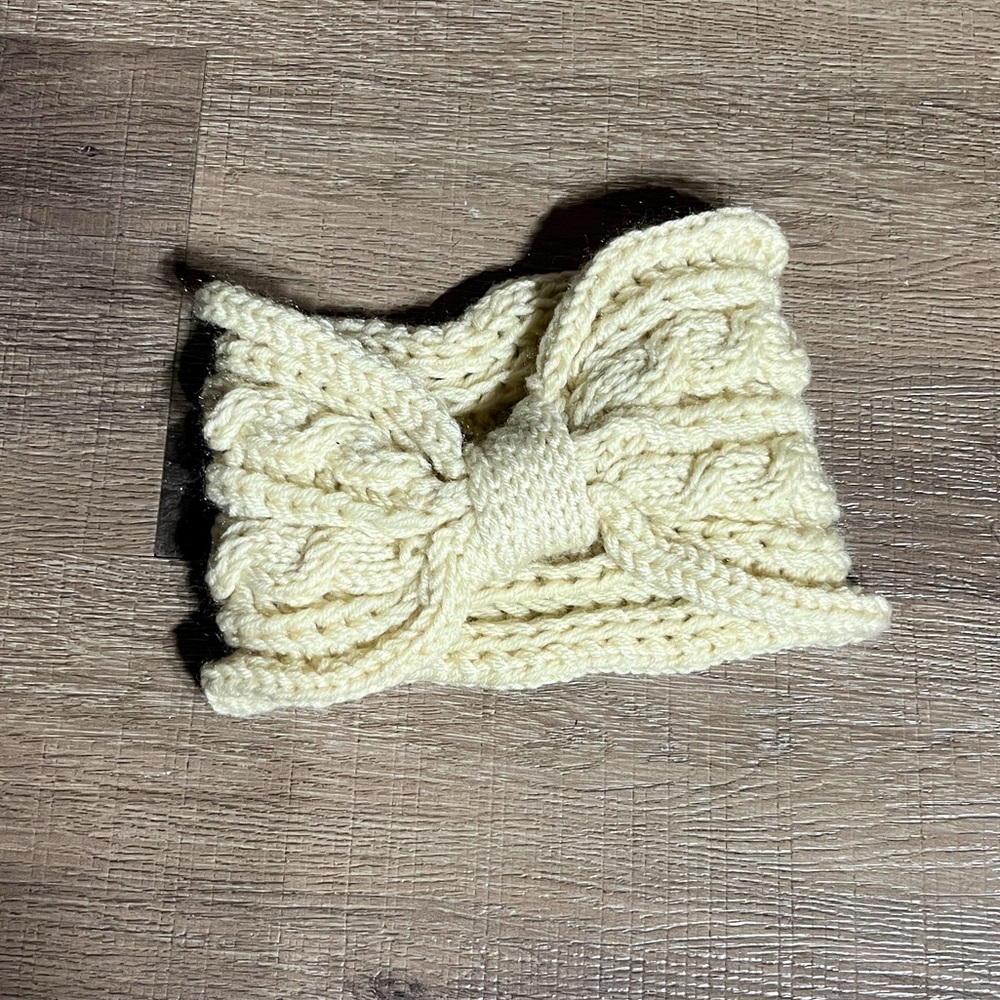 KNITTED WHITE WINTER HEADBAND